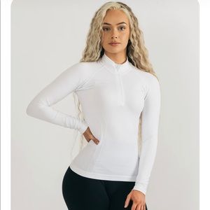 Alphalete seamless pullover size LG